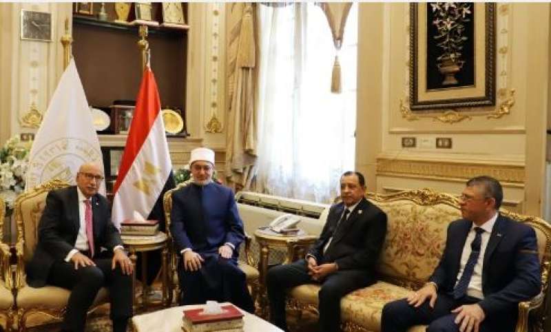 مفتي الجمهورية يقدم التهنئة لرئيس مجلس القضاء الأعلى لتوليه مهام منصبه الجديد