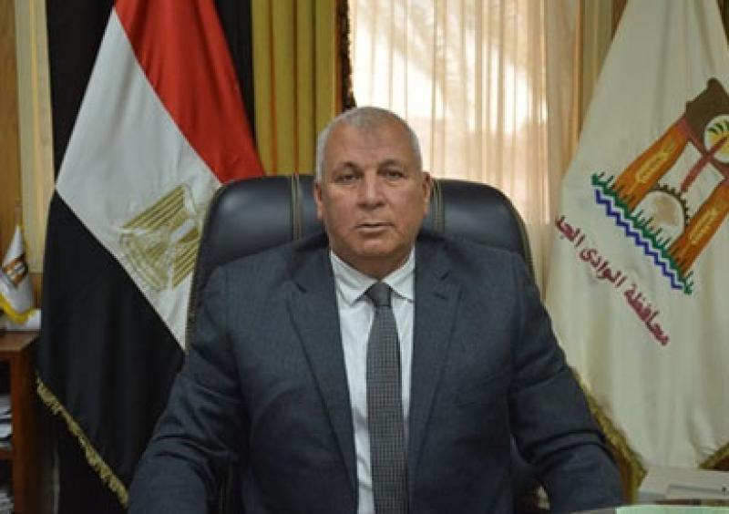 محافظ الوادي الجديد يتابع مشروع تطوير وميكنة صندوق استصلاح الأراضي