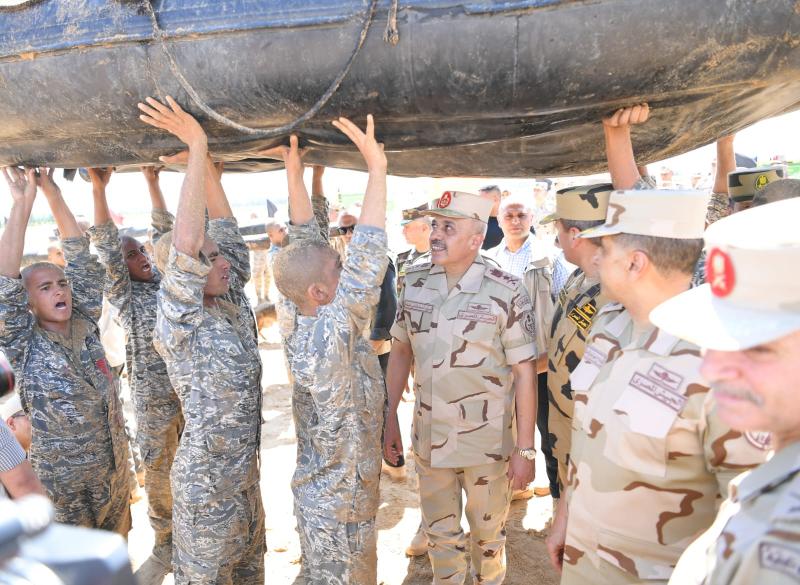 رئيس أركان القوات المسلحة يتفقد المنظومة التعليمية بمعهد ضباط الصف المعلمين