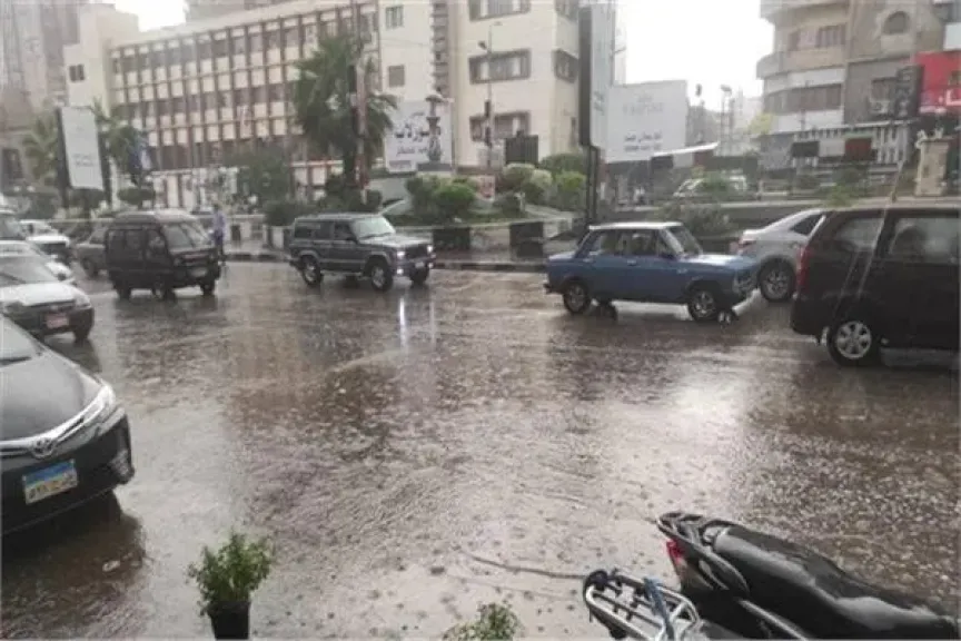 متابعة ميدانية لرفع تجمعات مياه الأمطار بمدينة جمصة