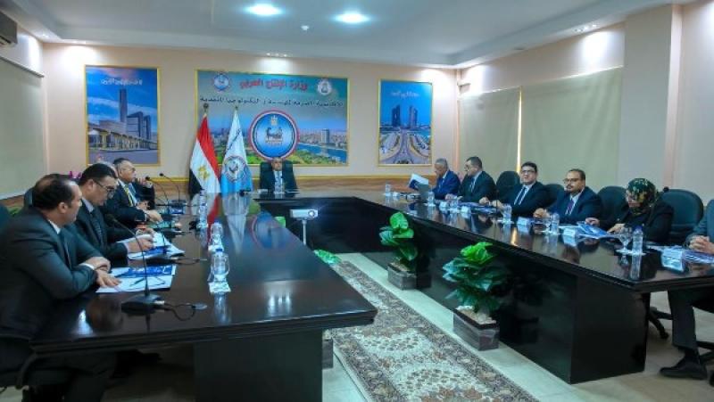 وزير الإنتاج الحربي يؤكد على الاهتمام بتطوير التعليم والبحث العلمي وربطهما بالصناعة