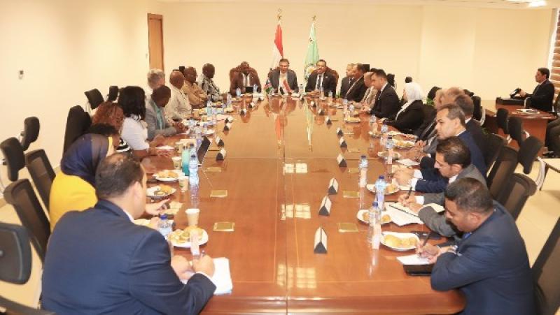 وزير الزراعة يبحث مع وفد برلماني ناميبي تعزيز التعاون بالقطاع بين البلدين
