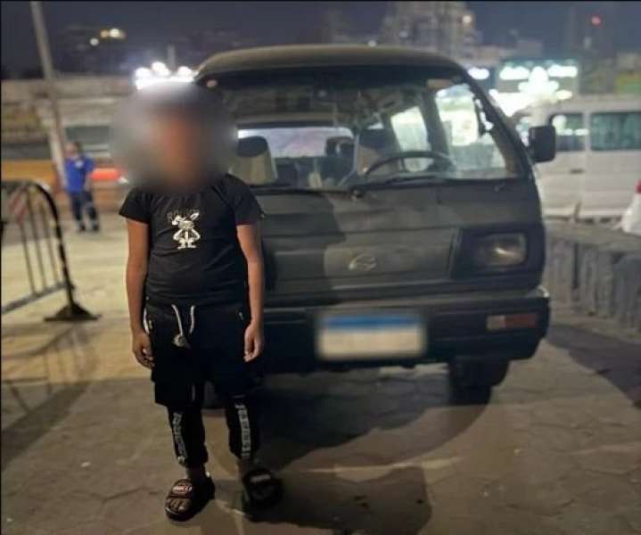 ضبط طفل يقود سيارة في شبرا الخيمة معرضاً حياته والمواطنين للخطر