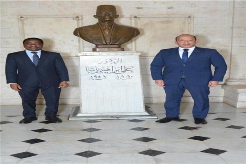 القصر العيني يستقبل سفير كوت ديفوار لبحث التعاون في إطلاق البرنامج الفرنسي الطبي