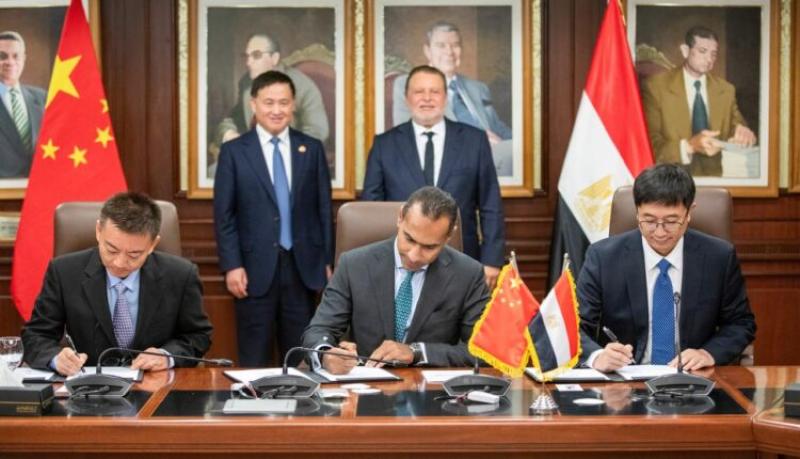 بنك قناة السويس يوقع بروتوكول تعاون مع شركة تيدا الصينية لتشجيع استخدام اليوان في التجارة بين مصر والصين