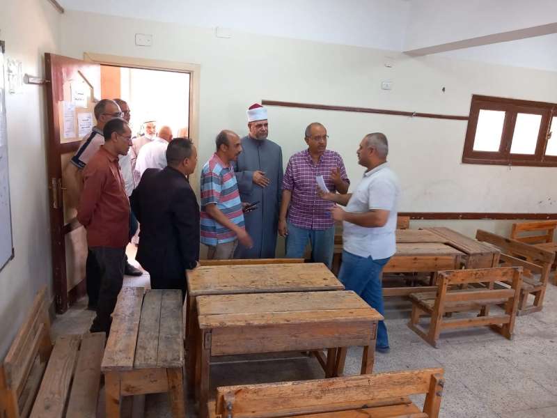 رئيس المنطقة الأزهرية يتفقد مراكز تصحيح الشهادة الثانوية الأزهرية بسوهاج.. صور