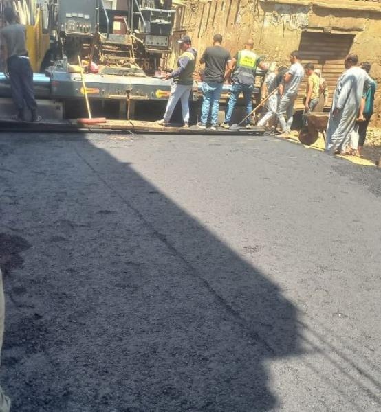 رصف طرق قريتي «كفر حانوت» و«كفر سنباط» بالغربية.. صور