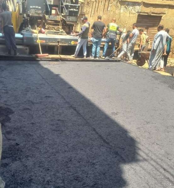 رصف طرق قريتي «كفر حانوت» و«كفر سنباط» بالغربية.. صور
