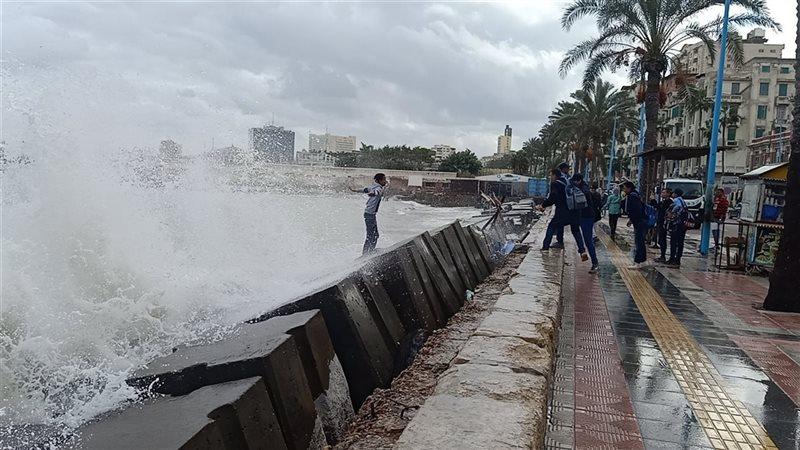 سحب رعدية| الأرصاد تكشف مفاجأة عن طقس الساعات المقبلة