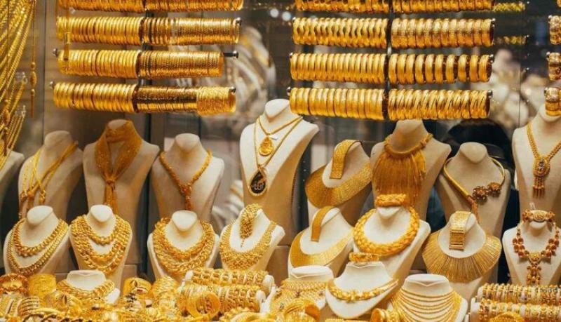 ارتفاع طفيف في أسعار الذهب محليًا وعالميًا بدعم من تراجع الدولار