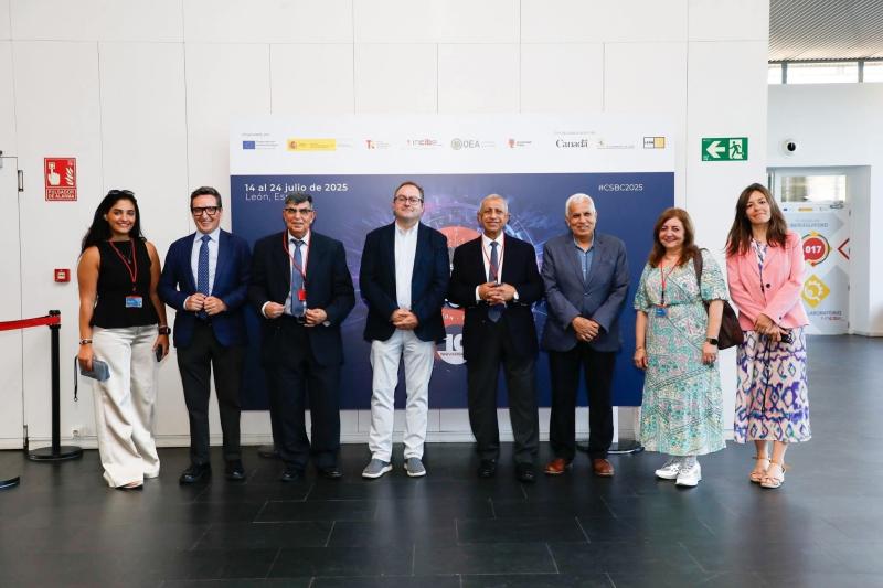 رئيس الأكاديمية العربية يلتقي مدير ”إنسيبي” بـ ليون لمناقشة أحدث المستجدات في مجال الأمن السيبراني