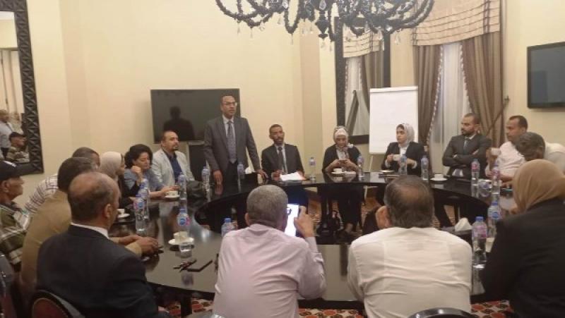 ندوة توعوية بأسوان لتعريف العاملين بالمنشآت المختلفة بقانون العمل الجديد