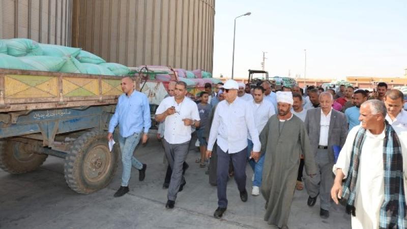 محافظ المنيا: توريد 515 ألف طن قمح منذ بدء الموسم بزيادة 180 ألف طن عن العام الماضي