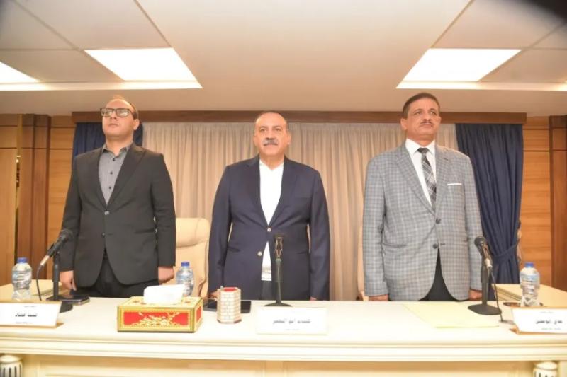محافظ أسيوط يوجه بإعادة تدوير الرواكد الحكومية غير المستغلة لتفادي وقوع حرائق محتملة