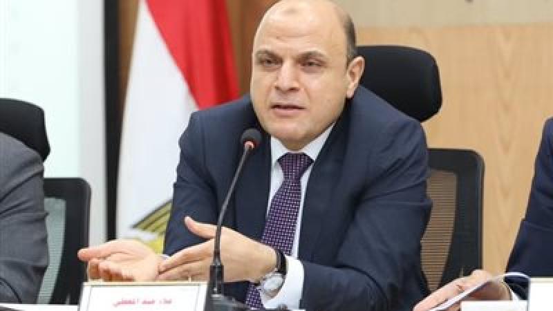محافظ كفر الشيخ يسلم 10 عقود تقنين أراضي أملاك دولة للمستفيدين
