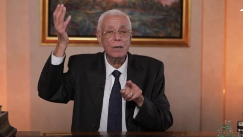 أكتر من 45 سببا .. حسام موافي يكشف عوامل خفية لارتفاع حرارة الجسم