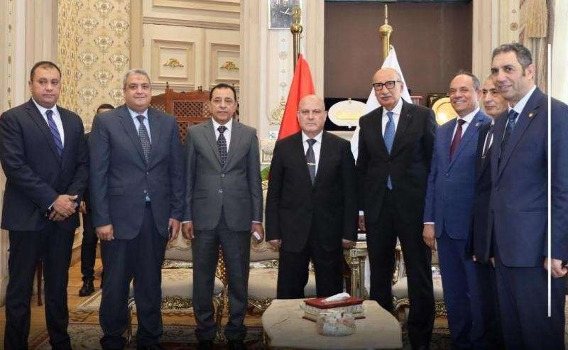 رئيس النيابة الإدارية يزور رئيس محكمة النقض لتهنئته على توليه مهام منصبه الجديد