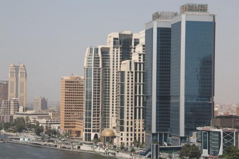 البنك الأهلي المصري يوسّع شراكاته الاستثمارية في 3 قطاعات استراتيجية