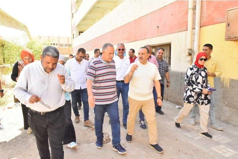محافظ أسيوط يتفقد مركز خان الخليلي بالفتح تمهيدًا لتحويله إلى مزار سياحي | صور
