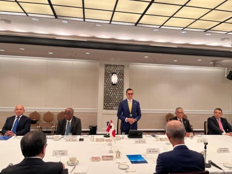 وزير الاستثمار يشارك باجتماع مائدة مستديرة بحضور عدد كبير من قادة الأعمال بدولة اليابان