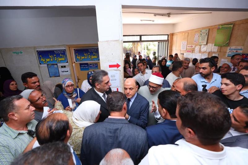 محافظ كفر الشيخ يستمع لشكاوى وطلبات أهالي قرية سنهور المدينة بدسوق.. صور
