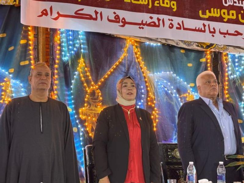بحضور الآلاف.. أهالي ”كرم عمران” بقنا يُنظمون مؤتمرًا حاشدًا لدعم مرشحة ”الجبهة الوطنية”