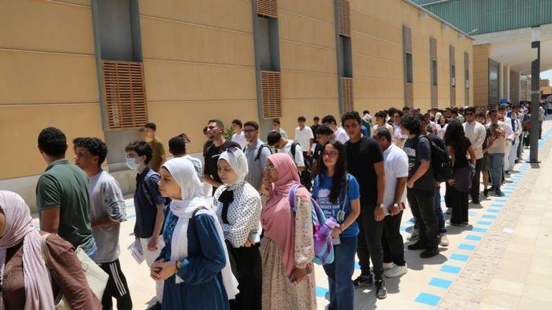 الجامعة المصرية اليابانية تستقبل أكثر من 1000 طالب في اختبارات القبول للعام الجديد.. صور