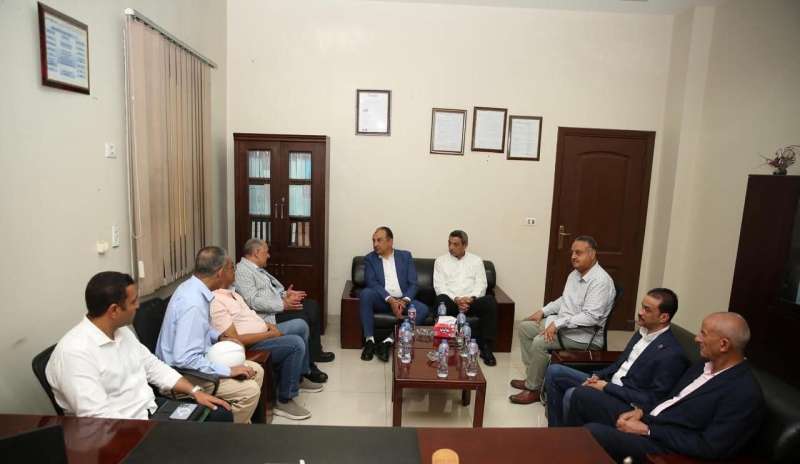 وزير قطاع الأعمال يتابع أعمال إعادة تشغيل مصنع «الأنود» بالعين السخنة