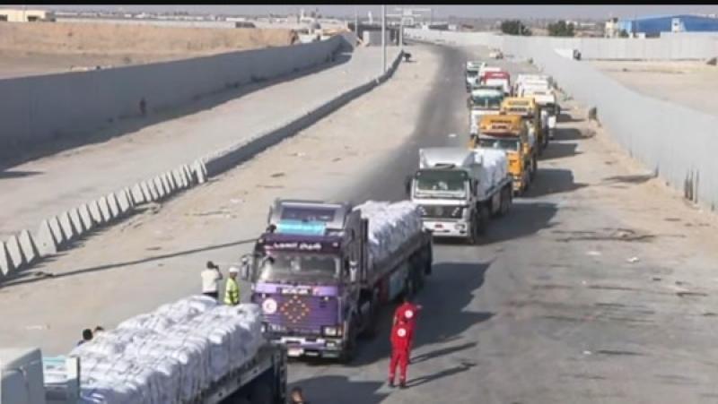 بجهود مصرية.. آلاف الأطنان من المساعدات تعبر رفح باتجاه كرم أبو سالم