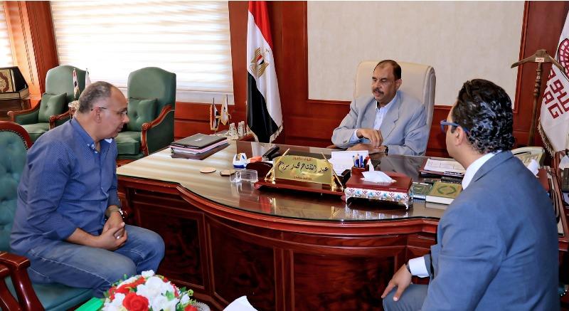 محافظ سوهاج يتابع الموقف التنفيذي ونسب الإنجاز بمستشفيات المحافظة