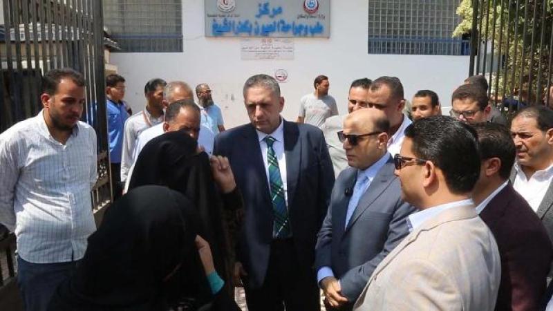 محافظ كفر الشيخ يتفقد مركز طب وجراحة العيون.. صور