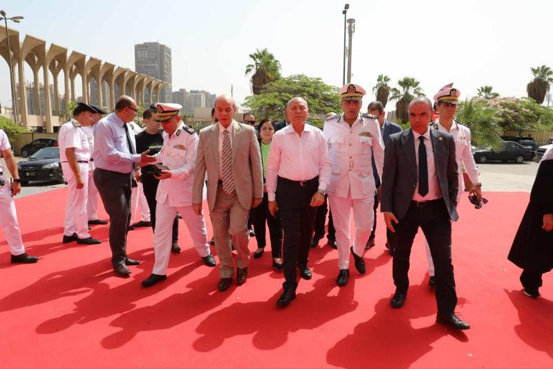 محافظ القاهرة يتفقد لجان استقبال الناخبين المشاركين بالتصويت في انتخابات مجلس الشيوخ