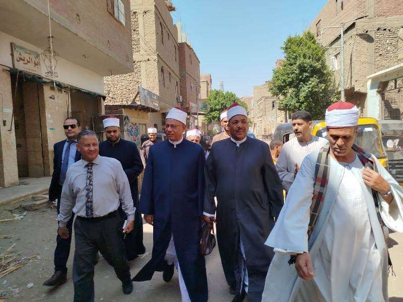 وفد من أوقاف سوهاج يزور قرية برخيل المتضررة من الحرائق