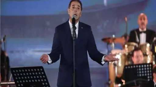 مدحت صالح مع عمرو سليم وماريمبا نسمة عبد العزيز في «محكي القلعة الـ33»