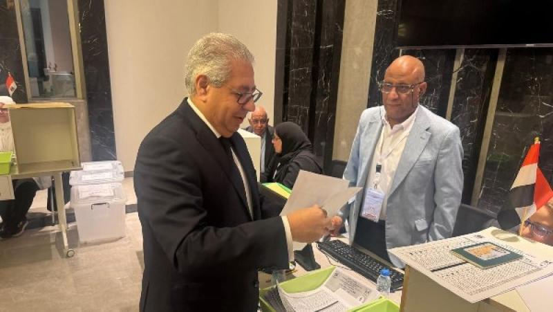 سفير مصر بالكويت يؤكد أهمية انتخابات الشيوخ ويدعو الجالية لممارسة حقها الديمقراطي