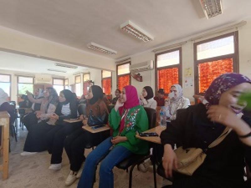 تعليم الوادي الجديد: تنفيذ برنامج تدريبي لتنمية مهارات اللغة الإنجليزية لطلاب مدارس الخارجة