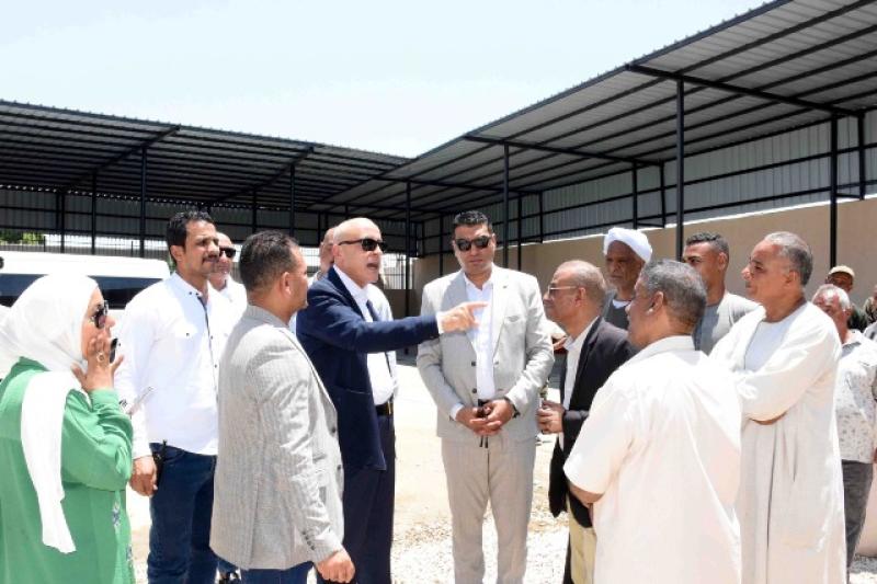 محافظ الأقصر يتفقد وحدة طب الأسرة بالبياضية.. صور
