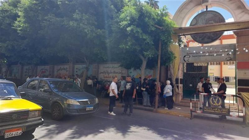 محافظ الإسكندرية يترأس غرفة عمليات متابعة انتخابات مجلس الشيوخ