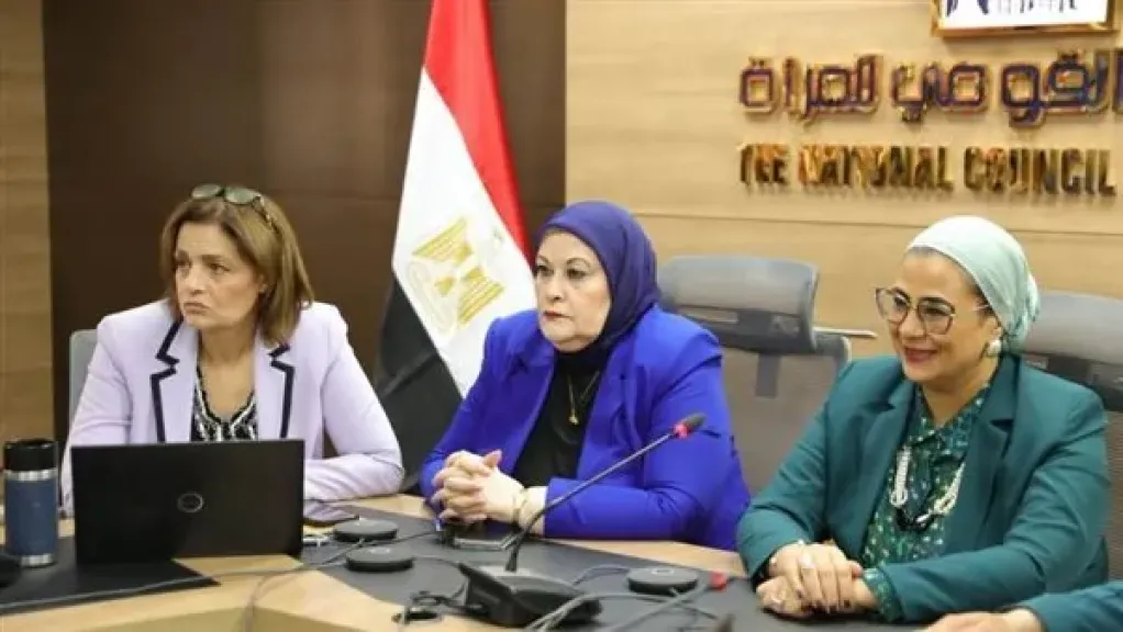 المستشارة أمل عمار تتفقد غرفة عمليات القومي للمرأة لمتابعة تصويت السيدات بانتخابات الشيوخ 2025