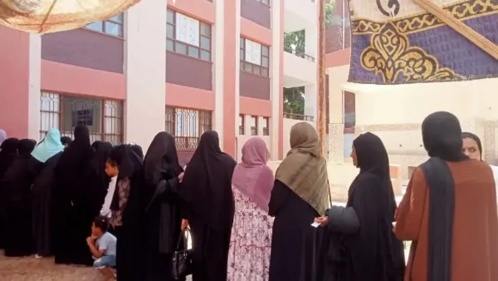 السيدات يتصدرن المشهد في اليوم الثاني من انتخابات الشيوخ بالأقصر