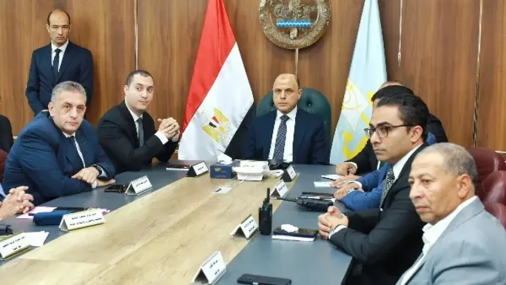 غرفة العمليات.. محافظ كفر الشيخ يتابع انتظام انتخابات مجلس الشيوخ