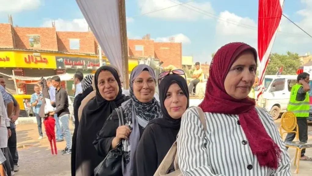 إقبال مشرف من السيدات في اليوم الثاني لانتخابات الشيوخ بالحسينية | صور