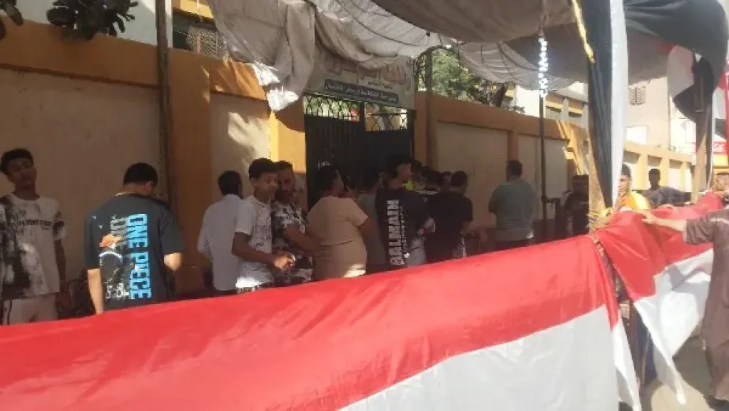 اصطفاف الناخبين في بداية اليوم الثاني بانتخابات الشيوخ بالمطرية