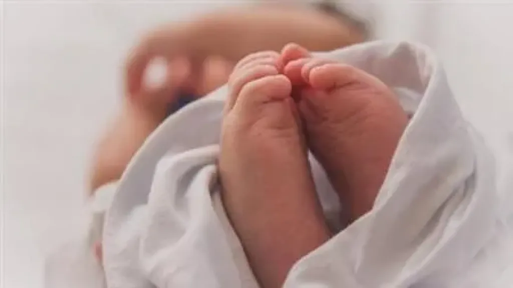 تحريات أمن الجيزة تكشف غموض العثور على طفل حديث الولادة أمام مسجد