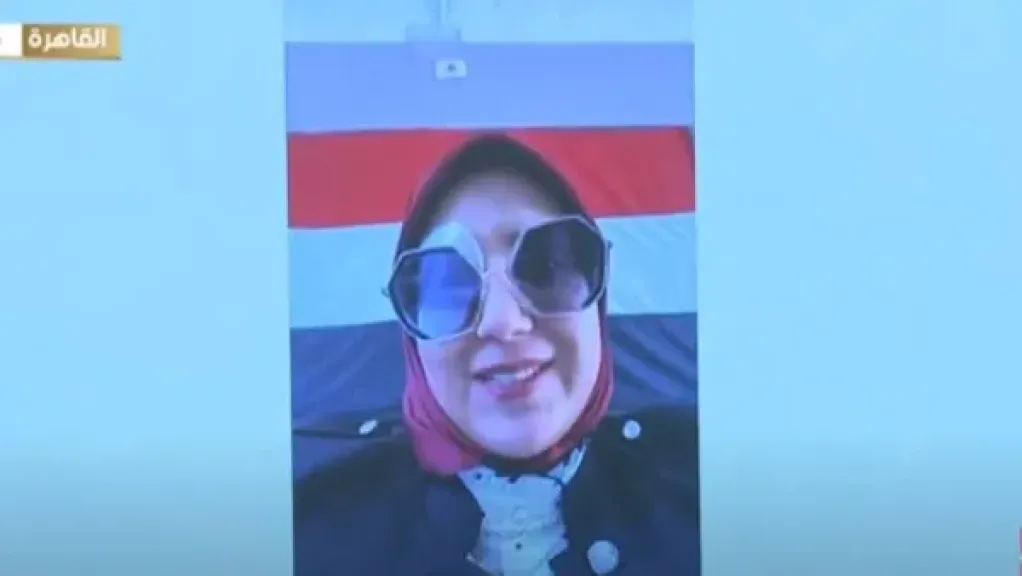 مستشارة تصر على أداء واجبها رغم إصابتها أثناء الإشراف على انتخابات الشيوخ