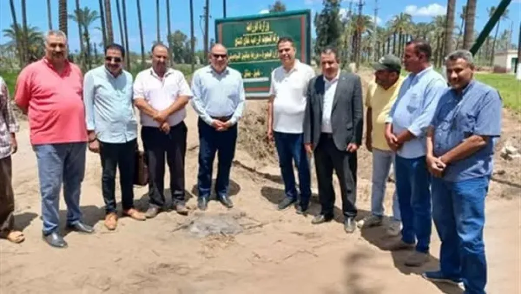 رئيس البحوث الزراعية يتفقد أكبر مصنع لتحويل قش الأرز إلي صناعة تحويلية لإنتاج الأثاث