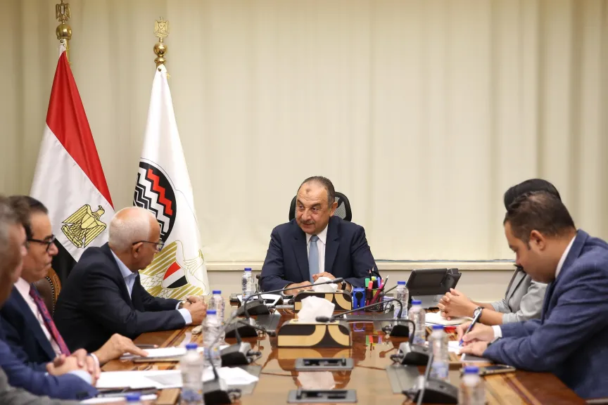 وزير قطاع الأعمال يعقد لقاء مع ممثلي الاتحاد العام لنقابات عمال مصر بالشركات القابضة التابعة للوزارة