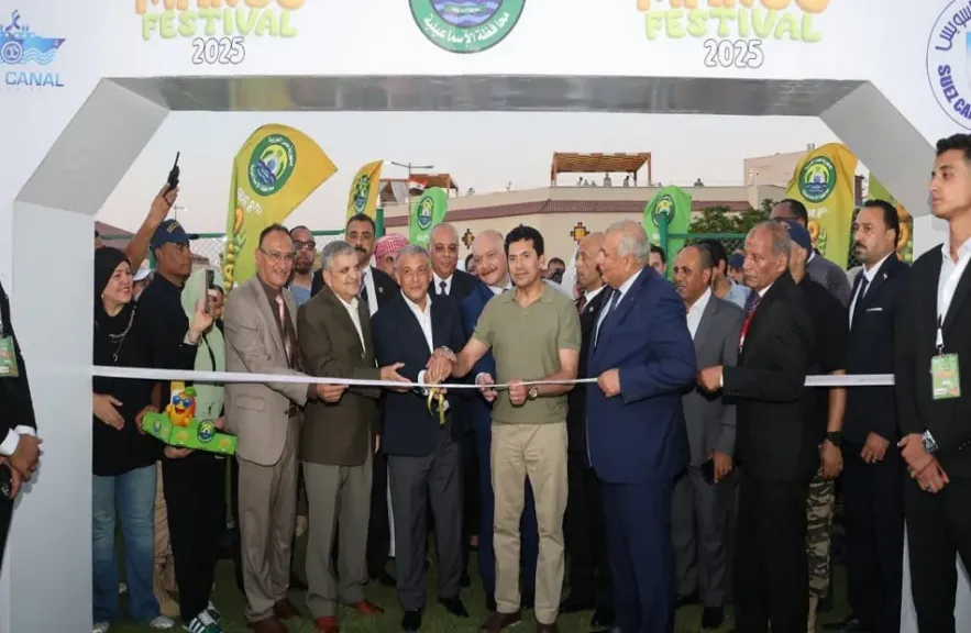 محافظ الإسماعيلية يتفقد بازارا لعرض المانجو الإسماعيلاوي بالقرية الأولمبية