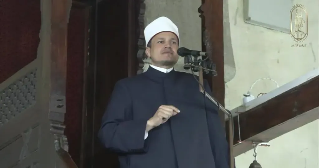 خطيب الجامع الأزهر: وعي الأمة وتماسكها هو خط الدفاع الأول في مواجهة حملات التفتيت والتزييف