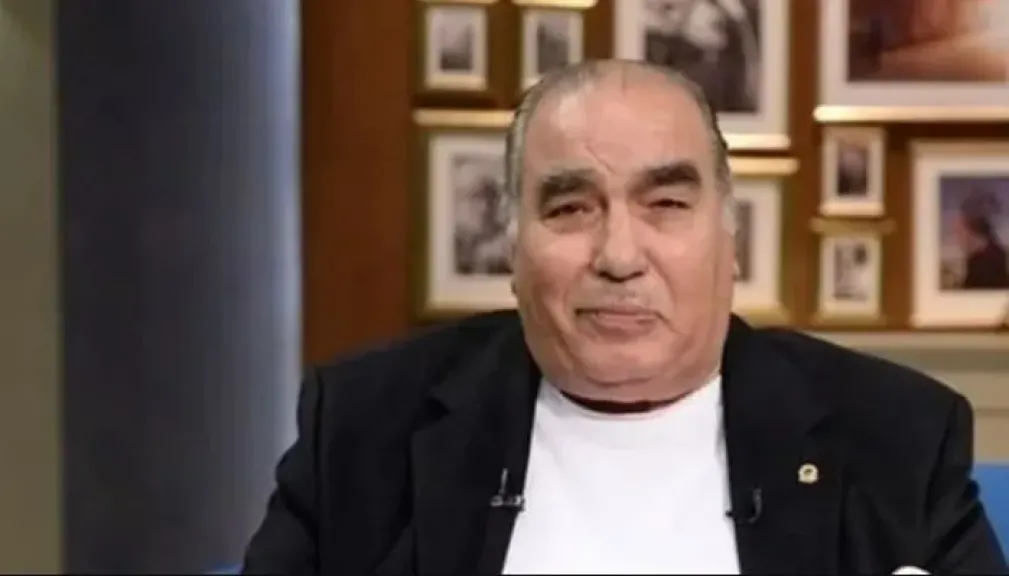 أشرف زكي وإدوارد في مقدمة الحضور لعزاء الفنان سيد صادق